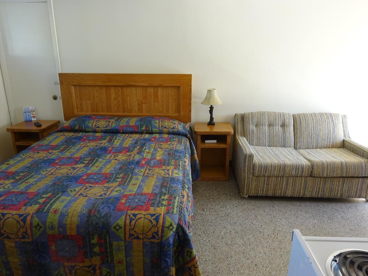 Ebb Tide Motel St. Pete Beach Exterior photo